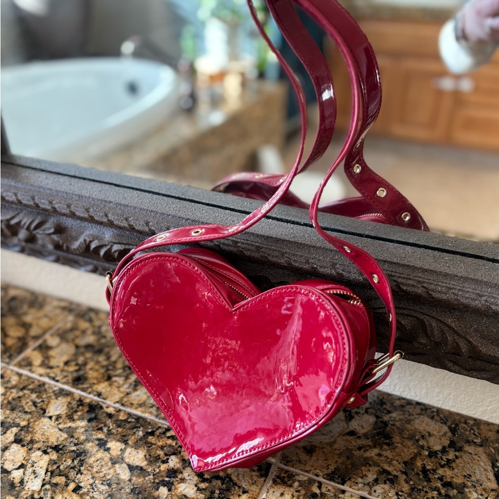 Y2K Red Patent Heart Shaped Shoulder Bag Glossy Faux Leather‎ Mini Purse